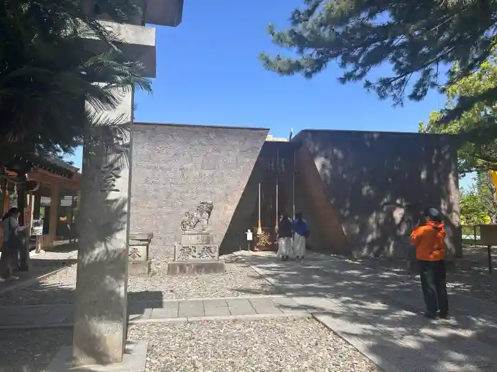 鳥飼八幡宮の{uncategorized: "未分類", other: "その他", undefined: "問題あり", building: "その他建物", grave: "お墓", sacred_gate: "鳥居", guardian: "狛犬", statue: "像", buddha: "仏像", history: "歴史", nature: "自然", garden: "庭園", animal: "動物", pagoda: "塔", temizu: "手水舎", mountain_gate: "山門・神門", sanctuary: "本殿・本堂", subordinate: "末社・摂社", art: "芸術", scenery: "景色", jizo: "地蔵", ema: "絵馬", goshuin: "御朱印", omikuji: "おみくじ", items: "授与品その他", amulet: "お守り", goshuincho: "御朱印帳", eats: "食事", festival: "お祭り", votive_dance: "神楽", shichigosan: "七五三参", wedding: "結婚式", experience: "体験その他", initially: "初詣", around: "周辺", anti_infection: "感染症対策"}