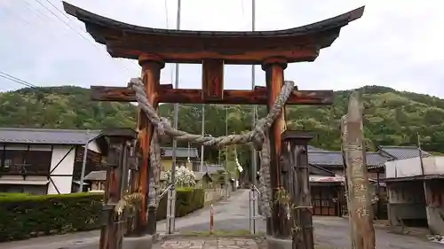 新海三社神社の鳥居