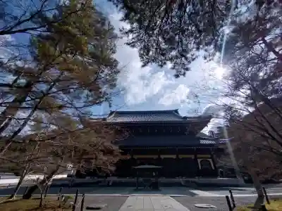 南禅寺の{uncategorized: "未分類", other: "その他", undefined: "問題あり", building: "その他建物", grave: "お墓", sacred_gate: "鳥居", guardian: "狛犬", statue: "像", buddha: "仏像", history: "歴史", nature: "自然", garden: "庭園", animal: "動物", pagoda: "塔", temizu: "手水舎", mountain_gate: "山門・神門", sanctuary: "本殿・本堂", subordinate: "末社・摂社", art: "芸術", scenery: "景色", jizo: "地蔵", ema: "絵馬", goshuin: "御朱印", omikuji: "おみくじ", items: "授与品その他", amulet: "お守り", goshuincho: "御朱印帳", eats: "食事", festival: "お祭り", votive_dance: "神楽", shichigosan: "七五三参", wedding: "結婚式", experience: "体験その他", initially: "初詣", around: "周辺", anti_infection: "感染症対策"}