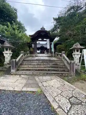 三尾神社の山門・神門