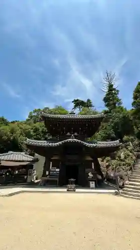 霊火堂の{uncategorized: "未分類", other: "その他", undefined: "問題あり", building: "その他建物", grave: "お墓", sacred_gate: "鳥居", guardian: "狛犬", statue: "像", buddha: "仏像", history: "歴史", nature: "自然", garden: "庭園", animal: "動物", pagoda: "塔", temizu: "手水舎", mountain_gate: "山門・神門", sanctuary: "本殿・本堂", subordinate: "末社・摂社", art: "芸術", scenery: "景色", jizo: "地蔵", ema: "絵馬", goshuin: "御朱印", omikuji: "おみくじ", items: "授与品その他", amulet: "お守り", goshuincho: "御朱印帳", eats: "食事", festival: "お祭り", votive_dance: "神楽", shichigosan: "七五三参", wedding: "結婚式", experience: "体験その他", initially: "初詣", around: "周辺", anti_infection: "感染症対策"}