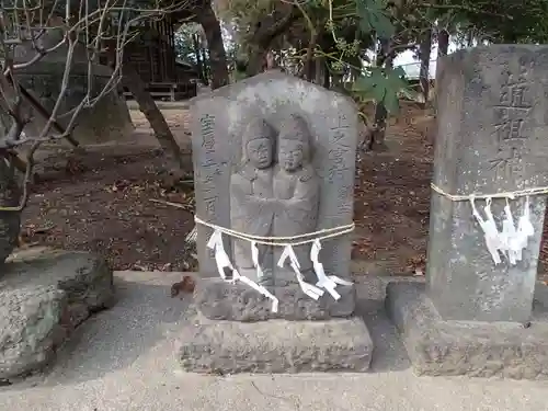 倭文神社の像