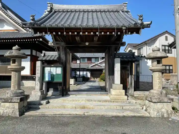 深光寺の{uncategorized: "未分類", other: "その他", undefined: "問題あり", building: "その他建物", grave: "お墓", sacred_gate: "鳥居", guardian: "狛犬", statue: "像", buddha: "仏像", history: "歴史", nature: "自然", garden: "庭園", animal: "動物", pagoda: "塔", temizu: "手水舎", mountain_gate: "山門・神門", sanctuary: "本殿・本堂", subordinate: "末社・摂社", art: "芸術", scenery: "景色", jizo: "地蔵", ema: "絵馬", goshuin: "御朱印", omikuji: "おみくじ", items: "授与品その他", amulet: "お守り", goshuincho: "御朱印帳", eats: "食事", festival: "お祭り", votive_dance: "神楽", shichigosan: "七五三参", wedding: "結婚式", experience: "体験その他", initially: "初詣", around: "周辺", anti_infection: "感染症対策"}