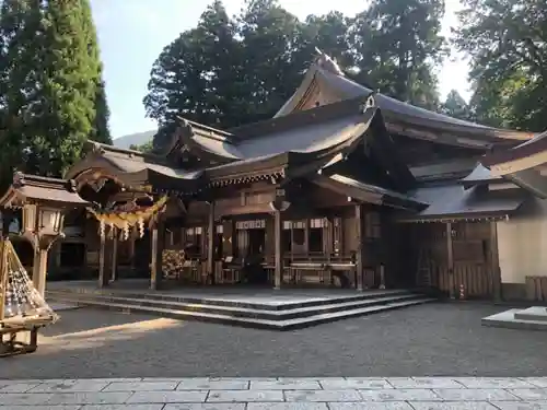 白山比咩神社の本殿