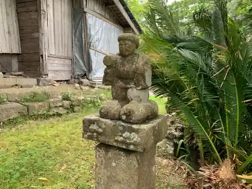 寺院（名称不明）の像