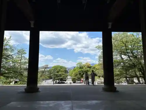 知恩院の{uncategorized: "未分類", other: "その他", undefined: "問題あり", building: "その他建物", grave: "お墓", sacred_gate: "鳥居", guardian: "狛犬", statue: "像", buddha: "仏像", history: "歴史", nature: "自然", garden: "庭園", animal: "動物", pagoda: "塔", temizu: "手水舎", mountain_gate: "山門・神門", sanctuary: "本殿・本堂", subordinate: "末社・摂社", art: "芸術", scenery: "景色", jizo: "地蔵", ema: "絵馬", goshuin: "御朱印", omikuji: "おみくじ", items: "授与品その他", amulet: "お守り", goshuincho: "御朱印帳", eats: "食事", festival: "お祭り", votive_dance: "神楽", shichigosan: "七五三参", wedding: "結婚式", experience: "体験その他", initially: "初詣", around: "周辺", anti_infection: "感染症対策"}