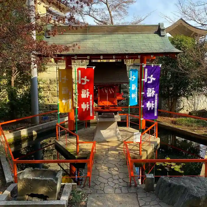 尾曳稲荷神社の末社・摂社