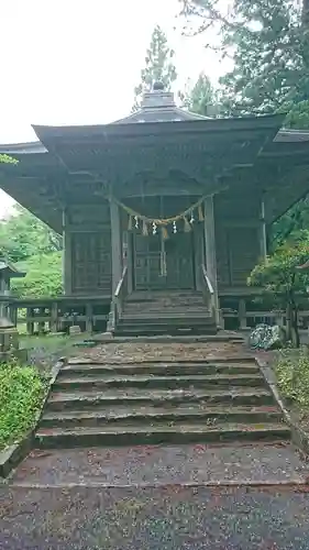 白山神社の本殿