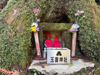 玉置神社の{uncategorized: "未分類", other: "その他", undefined: "問題あり", building: "その他建物", grave: "お墓", sacred_gate: "鳥居", guardian: "狛犬", statue: "像", buddha: "仏像", history: "歴史", nature: "自然", garden: "庭園", animal: "動物", pagoda: "塔", temizu: "手水舎", mountain_gate: "山門・神門", sanctuary: "本殿・本堂", subordinate: "末社・摂社", art: "芸術", scenery: "景色", jizo: "地蔵", ema: "絵馬", goshuin: "御朱印", omikuji: "おみくじ", items: "授与品その他", amulet: "お守り", goshuincho: "御朱印帳", eats: "食事", festival: "お祭り", votive_dance: "神楽", shichigosan: "七五三参", wedding: "結婚式", experience: "体験その他", initially: "初詣", around: "周辺", anti_infection: "感染症対策"}