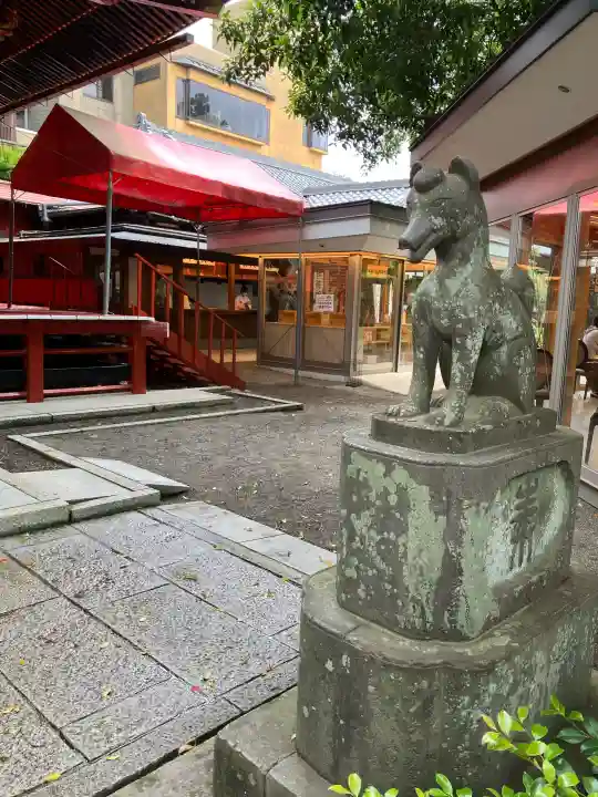 冠稲荷神社の{uncategorized: "未分類", other: "その他", undefined: "問題あり", building: "その他建物", grave: "お墓", sacred_gate: "鳥居", guardian: "狛犬", statue: "像", buddha: "仏像", history: "歴史", nature: "自然", garden: "庭園", animal: "動物", pagoda: "塔", temizu: "手水舎", mountain_gate: "山門・神門", sanctuary: "本殿・本堂", subordinate: "末社・摂社", art: "芸術", scenery: "景色", jizo: "地蔵", ema: "絵馬", goshuin: "御朱印", omikuji: "おみくじ", items: "授与品その他", amulet: "お守り", goshuincho: "御朱印帳", eats: "食事", festival: "お祭り", votive_dance: "神楽", shichigosan: "七五三参", wedding: "結婚式", experience: "体験その他", initially: "初詣", around: "周辺", anti_infection: "感染症対策"}