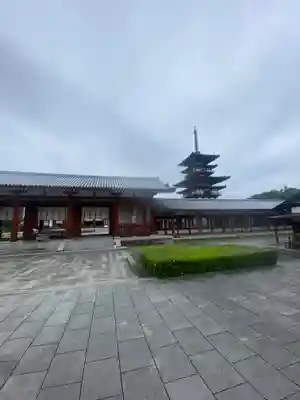 薬師寺の山門・神門