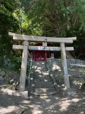 船守稲荷神社の{uncategorized: "未分類", other: "その他", undefined: "問題あり", building: "その他建物", grave: "お墓", sacred_gate: "鳥居", guardian: "狛犬", statue: "像", buddha: "仏像", history: "歴史", nature: "自然", garden: "庭園", animal: "動物", pagoda: "塔", temizu: "手水舎", mountain_gate: "山門・神門", sanctuary: "本殿・本堂", subordinate: "末社・摂社", art: "芸術", scenery: "景色", jizo: "地蔵", ema: "絵馬", goshuin: "御朱印", omikuji: "おみくじ", items: "授与品その他", amulet: "お守り", goshuincho: "御朱印帳", eats: "食事", festival: "お祭り", votive_dance: "神楽", shichigosan: "七五三参", wedding: "結婚式", experience: "体験その他", initially: "初詣", around: "周辺", anti_infection: "感染症対策"}