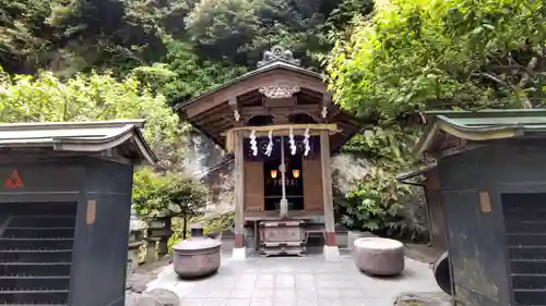 銭洗弁財天宇賀福神社の末社