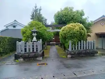 神明神社の{uncategorized: "未分類", other: "その他", undefined: "問題あり", building: "その他建物", grave: "お墓", sacred_gate: "鳥居", guardian: "狛犬", statue: "像", buddha: "仏像", history: "歴史", nature: "自然", garden: "庭園", animal: "動物", pagoda: "塔", temizu: "手水舎", mountain_gate: "山門・神門", sanctuary: "本殿・本堂", subordinate: "末社・摂社", art: "芸術", scenery: "景色", jizo: "地蔵", ema: "絵馬", goshuin: "御朱印", omikuji: "おみくじ", items: "授与品その他", amulet: "お守り", goshuincho: "御朱印帳", eats: "食事", festival: "お祭り", votive_dance: "神楽", shichigosan: "七五三参", wedding: "結婚式", experience: "体験その他", initially: "初詣", around: "周辺", anti_infection: "感染症対策"}