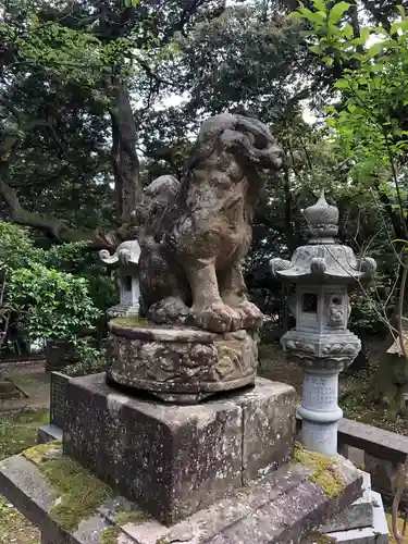 服部神社の狛犬