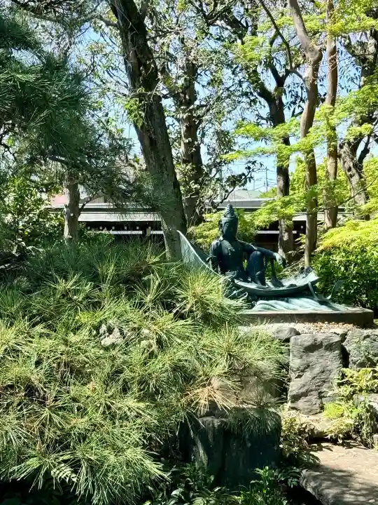 泉龍寺の{uncategorized: "未分類", other: "その他", undefined: "問題あり", building: "その他建物", grave: "お墓", sacred_gate: "鳥居", guardian: "狛犬", statue: "像", buddha: "仏像", history: "歴史", nature: "自然", garden: "庭園", animal: "動物", pagoda: "塔", temizu: "手水舎", mountain_gate: "山門・神門", sanctuary: "本殿・本堂", subordinate: "末社・摂社", art: "芸術", scenery: "景色", jizo: "地蔵", ema: "絵馬", goshuin: "御朱印", omikuji: "おみくじ", items: "授与品その他", amulet: "お守り", goshuincho: "御朱印帳", eats: "食事", festival: "お祭り", votive_dance: "神楽", shichigosan: "七五三参", wedding: "結婚式", experience: "体験その他", initially: "初詣", around: "周辺", anti_infection: "感染症対策"}