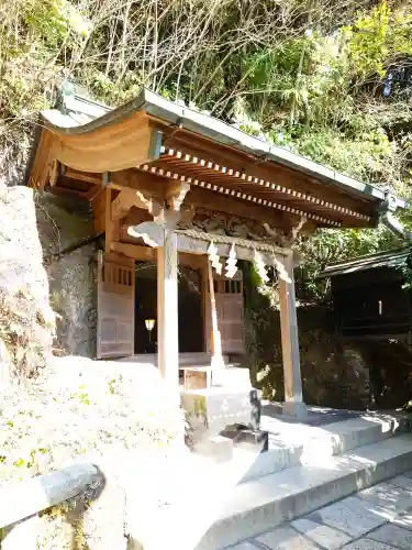 銭洗弁財天宇賀福神社の{uncategorized: "未分類", other: "その他", undefined: "問題あり", building: "その他建物", grave: "お墓", sacred_gate: "鳥居", guardian: "狛犬", statue: "像", buddha: "仏像", history: "歴史", nature: "自然", garden: "庭園", animal: "動物", pagoda: "塔", temizu: "手水舎", mountain_gate: "山門・神門", sanctuary: "本殿・本堂", subordinate: "末社・摂社", art: "芸術", scenery: "景色", jizo: "地蔵", ema: "絵馬", goshuin: "御朱印", omikuji: "おみくじ", items: "授与品その他", amulet: "お守り", goshuincho: "御朱印帳", eats: "食事", festival: "お祭り", votive_dance: "神楽", shichigosan: "七五三参", wedding: "結婚式", experience: "体験その他", initially: "初詣", around: "周辺", anti_infection: "感染症対策"}
