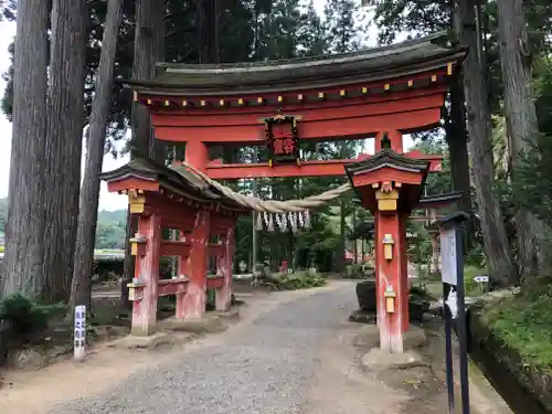 達谷西光寺の鳥居