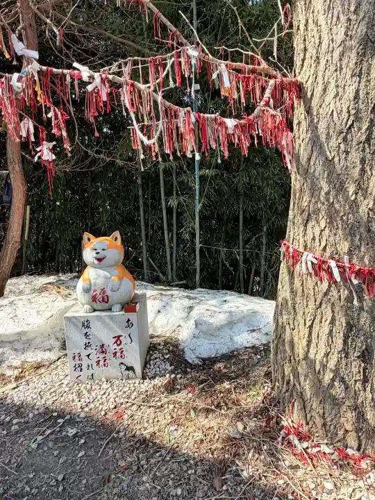 鹿角八坂神社の{uncategorized: "未分類", other: "その他", undefined: "問題あり", building: "その他建物", grave: "お墓", sacred_gate: "鳥居", guardian: "狛犬", statue: "像", buddha: "仏像", history: "歴史", nature: "自然", garden: "庭園", animal: "動物", pagoda: "塔", temizu: "手水舎", mountain_gate: "山門・神門", sanctuary: "本殿・本堂", subordinate: "末社・摂社", art: "芸術", scenery: "景色", jizo: "地蔵", ema: "絵馬", goshuin: "御朱印", omikuji: "おみくじ", items: "授与品その他", amulet: "お守り", goshuincho: "御朱印帳", eats: "食事", festival: "お祭り", votive_dance: "神楽", shichigosan: "七五三参", wedding: "結婚式", experience: "体験その他", initially: "初詣", around: "周辺", anti_infection: "感染症対策"}