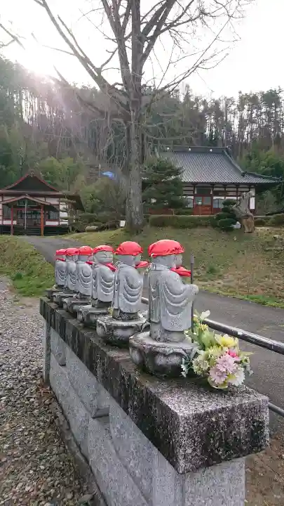 長福寺の{uncategorized: "未分類", other: "その他", undefined: "問題あり", building: "その他建物", grave: "お墓", sacred_gate: "鳥居", guardian: "狛犬", statue: "像", buddha: "仏像", history: "歴史", nature: "自然", garden: "庭園", animal: "動物", pagoda: "塔", temizu: "手水舎", mountain_gate: "山門・神門", sanctuary: "本殿・本堂", subordinate: "末社・摂社", art: "芸術", scenery: "景色", jizo: "地蔵", ema: "絵馬", goshuin: "御朱印", omikuji: "おみくじ", items: "授与品その他", amulet: "お守り", goshuincho: "御朱印帳", eats: "食事", festival: "お祭り", votive_dance: "神楽", shichigosan: "七五三参", wedding: "結婚式", experience: "体験その他", initially: "初詣", around: "周辺", anti_infection: "感染症対策"}