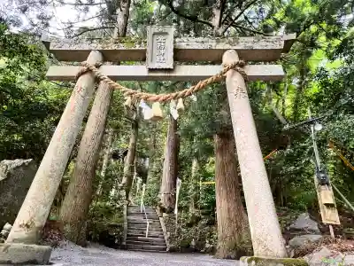金持神社の{uncategorized: "未分類", other: "その他", undefined: "問題あり", building: "その他建物", grave: "お墓", sacred_gate: "鳥居", guardian: "狛犬", statue: "像", buddha: "仏像", history: "歴史", nature: "自然", garden: "庭園", animal: "動物", pagoda: "塔", temizu: "手水舎", mountain_gate: "山門・神門", sanctuary: "本殿・本堂", subordinate: "末社・摂社", art: "芸術", scenery: "景色", jizo: "地蔵", ema: "絵馬", goshuin: "御朱印", omikuji: "おみくじ", items: "授与品その他", amulet: "お守り", goshuincho: "御朱印帳", eats: "食事", festival: "お祭り", votive_dance: "神楽", shichigosan: "七五三参", wedding: "結婚式", experience: "体験その他", initially: "初詣", around: "周辺", anti_infection: "感染症対策"}
