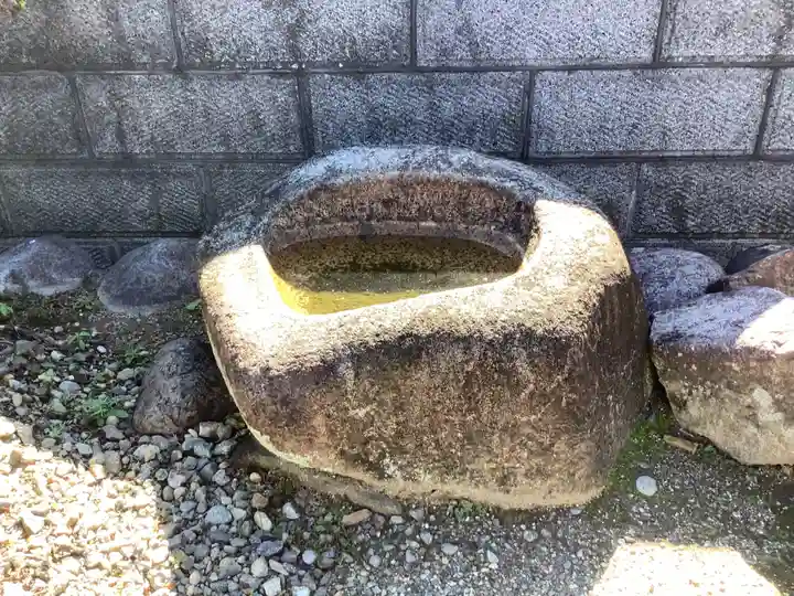 稲荷神社、他不明社 五郎丸初生地 山神の手水舎