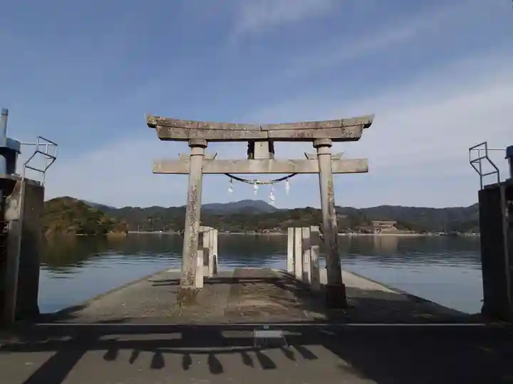 鳴無神社の鳥居