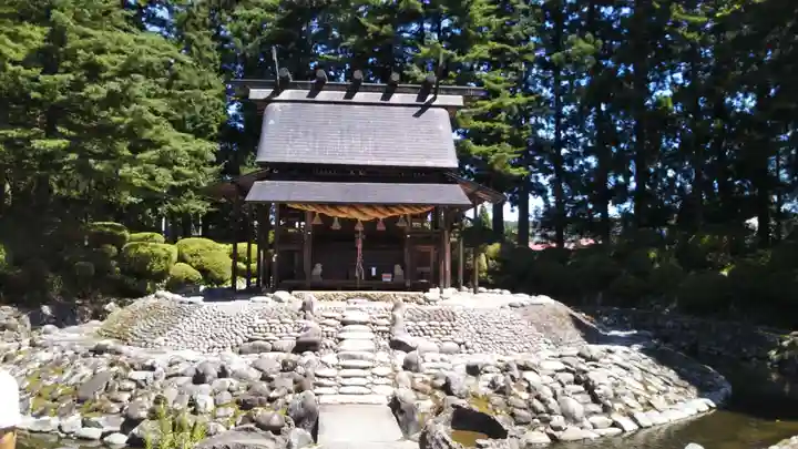 唐松神社の本殿・本堂
