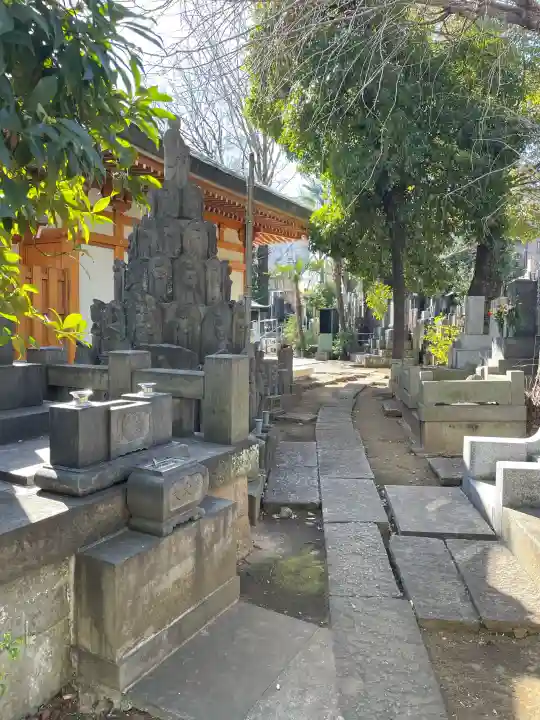 大泉寺の{uncategorized: "未分類", other: "その他", undefined: "問題あり", building: "その他建物", grave: "お墓", sacred_gate: "鳥居", guardian: "狛犬", statue: "像", buddha: "仏像", history: "歴史", nature: "自然", garden: "庭園", animal: "動物", pagoda: "塔", temizu: "手水舎", mountain_gate: "山門・神門", sanctuary: "本殿・本堂", subordinate: "末社・摂社", art: "芸術", scenery: "景色", jizo: "地蔵", ema: "絵馬", goshuin: "御朱印", omikuji: "おみくじ", items: "授与品その他", amulet: "お守り", goshuincho: "御朱印帳", eats: "食事", festival: "お祭り", votive_dance: "神楽", shichigosan: "七五三参", wedding: "結婚式", experience: "体験その他", initially: "初詣", around: "周辺", anti_infection: "感染症対策"}