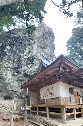 中之嶽神社の{uncategorized: "未分類", other: "その他", undefined: "問題あり", building: "その他建物", grave: "お墓", sacred_gate: "鳥居", guardian: "狛犬", statue: "像", buddha: "仏像", history: "歴史", nature: "自然", garden: "庭園", animal: "動物", pagoda: "塔", temizu: "手水舎", mountain_gate: "山門・神門", sanctuary: "本殿・本堂", subordinate: "末社・摂社", art: "芸術", scenery: "景色", jizo: "地蔵", ema: "絵馬", goshuin: "御朱印", omikuji: "おみくじ", items: "授与品その他", amulet: "お守り", goshuincho: "御朱印帳", eats: "食事", festival: "お祭り", votive_dance: "神楽", shichigosan: "七五三参", wedding: "結婚式", experience: "体験その他", initially: "初詣", around: "周辺", anti_infection: "感染症対策"}