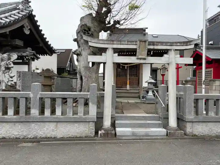 秋葉神社の{uncategorized: "未分類", other: "その他", undefined: "問題あり", building: "その他建物", grave: "お墓", sacred_gate: "鳥居", guardian: "狛犬", statue: "像", buddha: "仏像", history: "歴史", nature: "自然", garden: "庭園", animal: "動物", pagoda: "塔", temizu: "手水舎", mountain_gate: "山門・神門", sanctuary: "本殿・本堂", subordinate: "末社・摂社", art: "芸術", scenery: "景色", jizo: "地蔵", ema: "絵馬", goshuin: "御朱印", omikuji: "おみくじ", items: "授与品その他", amulet: "お守り", goshuincho: "御朱印帳", eats: "食事", festival: "お祭り", votive_dance: "神楽", shichigosan: "七五三参", wedding: "結婚式", experience: "体験その他", initially: "初詣", around: "周辺", anti_infection: "感染症対策"}