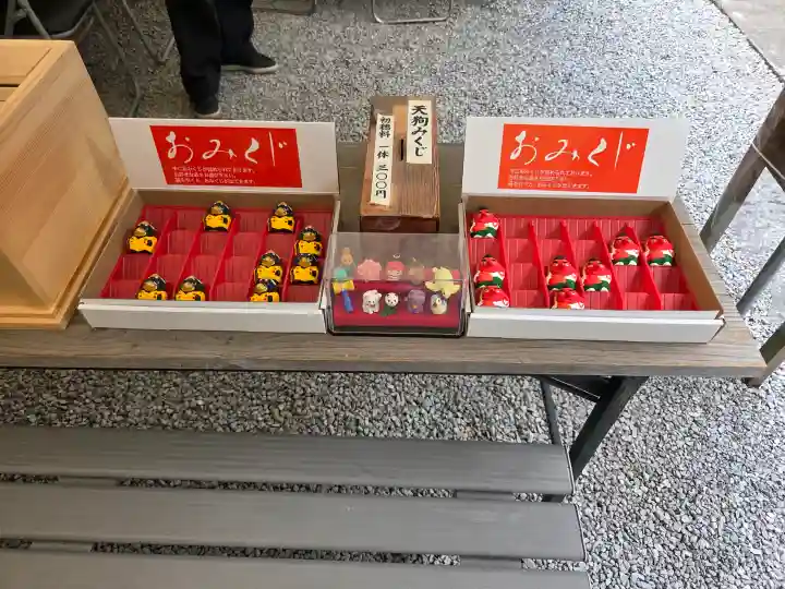 武蔵第六天神社の{uncategorized: "未分類", other: "その他", undefined: "問題あり", building: "その他建物", grave: "お墓", sacred_gate: "鳥居", guardian: "狛犬", statue: "像", buddha: "仏像", history: "歴史", nature: "自然", garden: "庭園", animal: "動物", pagoda: "塔", temizu: "手水舎", mountain_gate: "山門・神門", sanctuary: "本殿・本堂", subordinate: "末社・摂社", art: "芸術", scenery: "景色", jizo: "地蔵", ema: "絵馬", goshuin: "御朱印", omikuji: "おみくじ", items: "授与品その他", amulet: "お守り", goshuincho: "御朱印帳", eats: "食事", festival: "お祭り", votive_dance: "神楽", shichigosan: "七五三参", wedding: "結婚式", experience: "体験その他", initially: "初詣", around: "周辺", anti_infection: "感染症対策"}