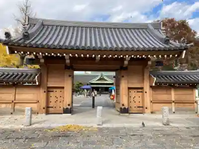 西新井大師総持寺の山門・神門