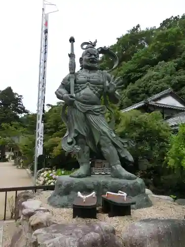 観音正寺の像