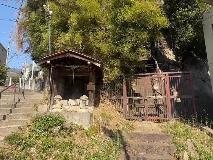 八幡神社の{uncategorized: "未分類", other: "その他", undefined: "問題あり", building: "その他建物", grave: "お墓", sacred_gate: "鳥居", guardian: "狛犬", statue: "像", buddha: "仏像", history: "歴史", nature: "自然", garden: "庭園", animal: "動物", pagoda: "塔", temizu: "手水舎", mountain_gate: "山門・神門", sanctuary: "本殿・本堂", subordinate: "末社・摂社", art: "芸術", scenery: "景色", jizo: "地蔵", ema: "絵馬", goshuin: "御朱印", omikuji: "おみくじ", items: "授与品その他", amulet: "お守り", goshuincho: "御朱印帳", eats: "食事", festival: "お祭り", votive_dance: "神楽", shichigosan: "七五三参", wedding: "結婚式", experience: "体験その他", initially: "初詣", around: "周辺", anti_infection: "感染症対策"}