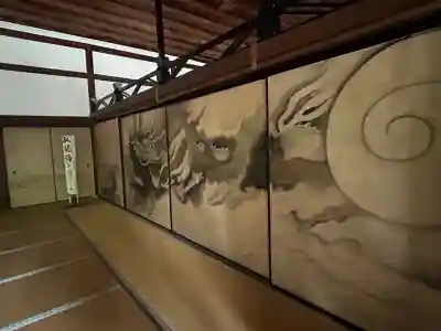 龍安寺の{uncategorized: "未分類", other: "その他", undefined: "問題あり", building: "その他建物", grave: "お墓", sacred_gate: "鳥居", guardian: "狛犬", statue: "像", buddha: "仏像", history: "歴史", nature: "自然", garden: "庭園", animal: "動物", pagoda: "塔", temizu: "手水舎", mountain_gate: "山門・神門", sanctuary: "本殿・本堂", subordinate: "末社・摂社", art: "芸術", scenery: "景色", jizo: "地蔵", ema: "絵馬", goshuin: "御朱印", omikuji: "おみくじ", items: "授与品その他", amulet: "お守り", goshuincho: "御朱印帳", eats: "食事", festival: "お祭り", votive_dance: "神楽", shichigosan: "七五三参", wedding: "結婚式", experience: "体験その他", initially: "初詣", around: "周辺", anti_infection: "感染症対策"}