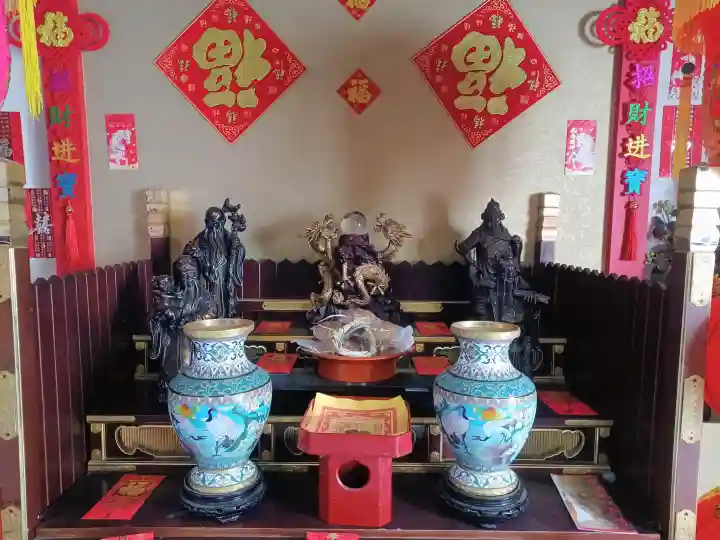 信松院の{uncategorized: "未分類", other: "その他", undefined: "問題あり", building: "その他建物", grave: "お墓", sacred_gate: "鳥居", guardian: "狛犬", statue: "像", buddha: "仏像", history: "歴史", nature: "自然", garden: "庭園", animal: "動物", pagoda: "塔", temizu: "手水舎", mountain_gate: "山門・神門", sanctuary: "本殿・本堂", subordinate: "末社・摂社", art: "芸術", scenery: "景色", jizo: "地蔵", ema: "絵馬", goshuin: "御朱印", omikuji: "おみくじ", items: "授与品その他", amulet: "お守り", goshuincho: "御朱印帳", eats: "食事", festival: "お祭り", votive_dance: "神楽", shichigosan: "七五三参", wedding: "結婚式", experience: "体験その他", initially: "初詣", around: "周辺", anti_infection: "感染症対策"}