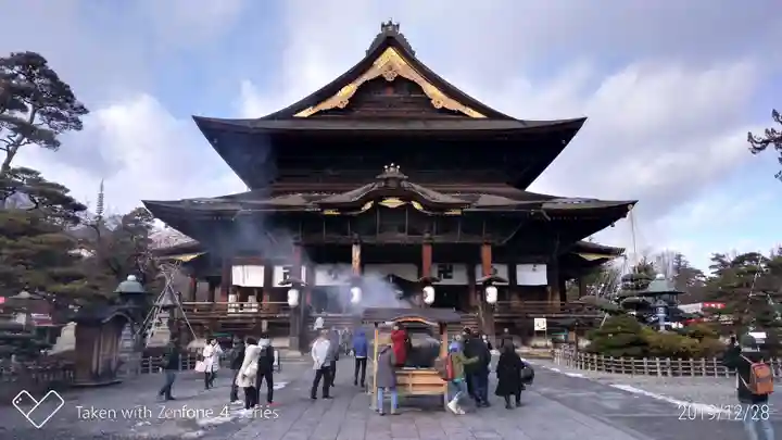 善光寺の本殿・本堂