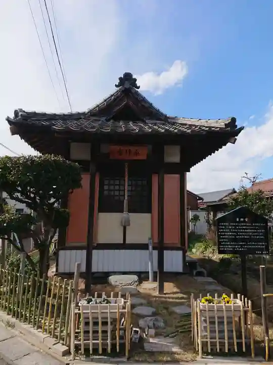 薬師堂の本殿・本堂