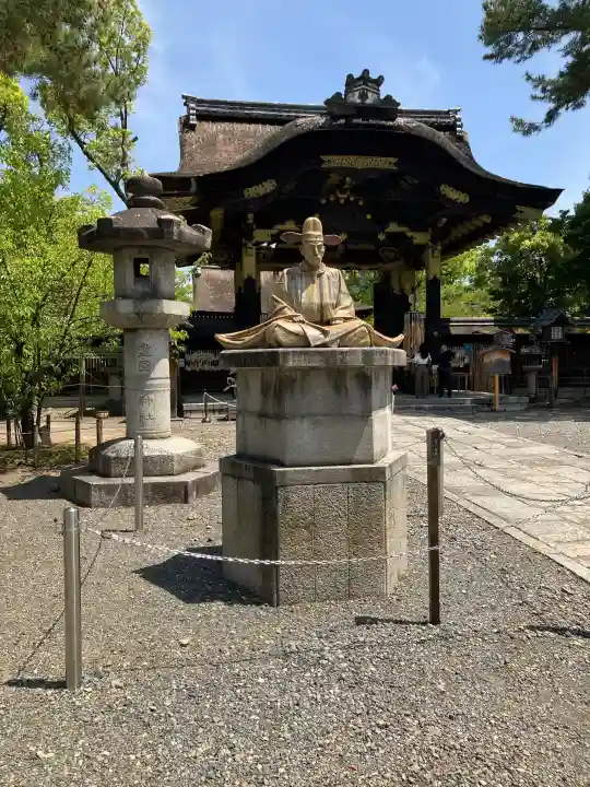 豊国神社の{uncategorized: "未分類", other: "その他", undefined: "問題あり", building: "その他建物", grave: "お墓", sacred_gate: "鳥居", guardian: "狛犬", statue: "像", buddha: "仏像", history: "歴史", nature: "自然", garden: "庭園", animal: "動物", pagoda: "塔", temizu: "手水舎", mountain_gate: "山門・神門", sanctuary: "本殿・本堂", subordinate: "末社・摂社", art: "芸術", scenery: "景色", jizo: "地蔵", ema: "絵馬", goshuin: "御朱印", omikuji: "おみくじ", items: "授与品その他", amulet: "お守り", goshuincho: "御朱印帳", eats: "食事", festival: "お祭り", votive_dance: "神楽", shichigosan: "七五三参", wedding: "結婚式", experience: "体験その他", initially: "初詣", around: "周辺", anti_infection: "感染症対策"}