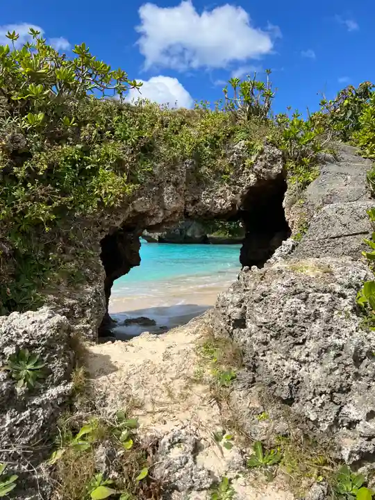 古宇利の竜宮(沖縄県)