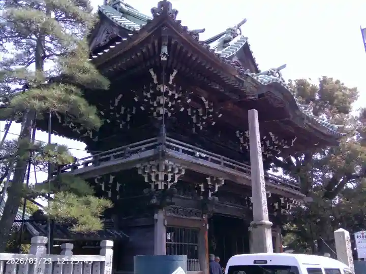 題経寺(柴又帝釈天)の{uncategorized: "未分類", other: "その他", undefined: "問題あり", building: "その他建物", grave: "お墓", sacred_gate: "鳥居", guardian: "狛犬", statue: "像", buddha: "仏像", history: "歴史", nature: "自然", garden: "庭園", animal: "動物", pagoda: "塔", temizu: "手水舎", mountain_gate: "山門・神門", sanctuary: "本殿・本堂", subordinate: "末社・摂社", art: "芸術", scenery: "景色", jizo: "地蔵", ema: "絵馬", goshuin: "御朱印", omikuji: "おみくじ", items: "授与品その他", amulet: "お守り", goshuincho: "御朱印帳", eats: "食事", festival: "お祭り", votive_dance: "神楽", shichigosan: "七五三参", wedding: "結婚式", experience: "体験その他", initially: "初詣", around: "周辺", anti_infection: "感染症対策"}