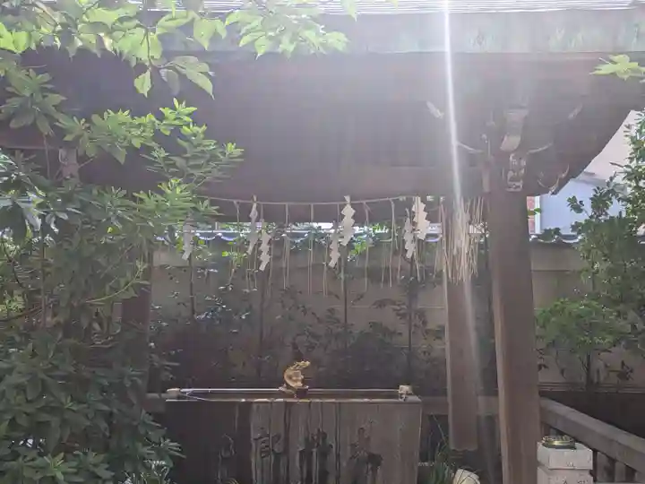 小野照崎神社の手水舎