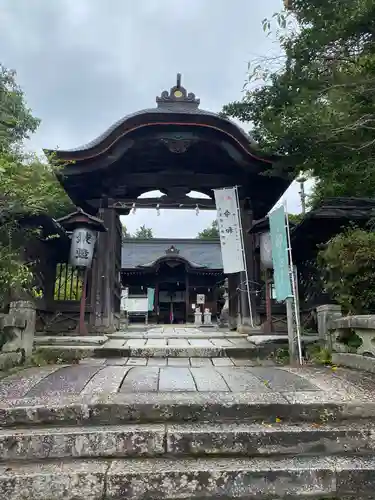 三尾神社の山門