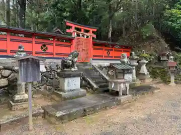 八阪神社(大神神社末社)・大峯社(大神神社雑社)・賃長社(大神神社雑社)・金比羅社(大神神社雑社)の{uncategorized: "未分類", other: "その他", undefined: "問題あり", building: "その他建物", grave: "お墓", sacred_gate: "鳥居", guardian: "狛犬", statue: "像", buddha: "仏像", history: "歴史", nature: "自然", garden: "庭園", animal: "動物", pagoda: "塔", temizu: "手水舎", mountain_gate: "山門・神門", sanctuary: "本殿・本堂", subordinate: "末社・摂社", art: "芸術", scenery: "景色", jizo: "地蔵", ema: "絵馬", goshuin: "御朱印", omikuji: "おみくじ", items: "授与品その他", amulet: "お守り", goshuincho: "御朱印帳", eats: "食事", festival: "お祭り", votive_dance: "神楽", shichigosan: "七五三参", wedding: "結婚式", experience: "体験その他", initially: "初詣", around: "周辺", anti_infection: "感染症対策"}