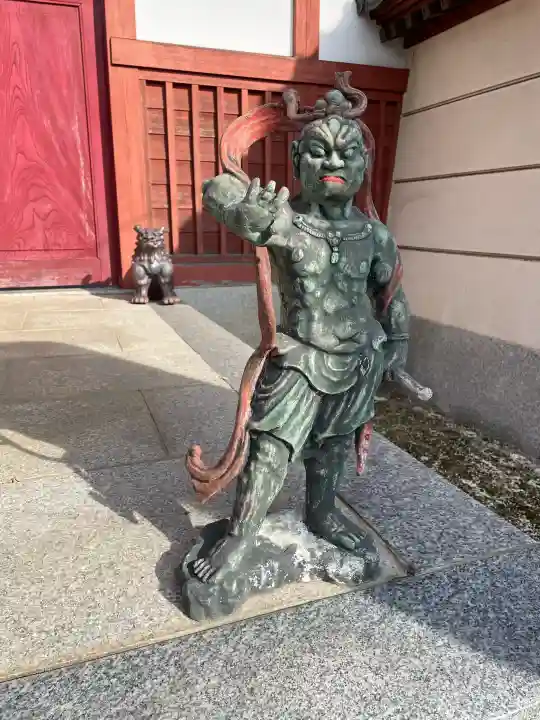 眞隆寺の{uncategorized: "未分類", other: "その他", undefined: "問題あり", building: "その他建物", grave: "お墓", sacred_gate: "鳥居", guardian: "狛犬", statue: "像", buddha: "仏像", history: "歴史", nature: "自然", garden: "庭園", animal: "動物", pagoda: "塔", temizu: "手水舎", mountain_gate: "山門・神門", sanctuary: "本殿・本堂", subordinate: "末社・摂社", art: "芸術", scenery: "景色", jizo: "地蔵", ema: "絵馬", goshuin: "御朱印", omikuji: "おみくじ", items: "授与品その他", amulet: "お守り", goshuincho: "御朱印帳", eats: "食事", festival: "お祭り", votive_dance: "神楽", shichigosan: "七五三参", wedding: "結婚式", experience: "体験その他", initially: "初詣", around: "周辺", anti_infection: "感染症対策"}