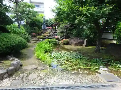 感通寺の庭園