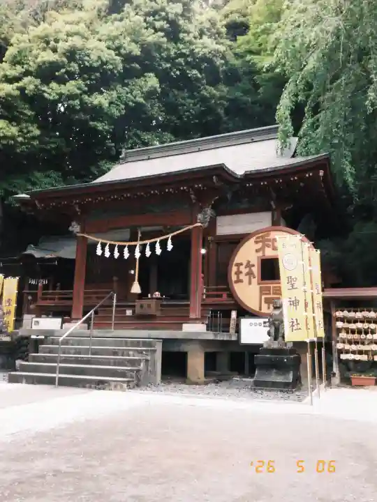 聖神社の{uncategorized: "未分類", other: "その他", undefined: "問題あり", building: "その他建物", grave: "お墓", sacred_gate: "鳥居", guardian: "狛犬", statue: "像", buddha: "仏像", history: "歴史", nature: "自然", garden: "庭園", animal: "動物", pagoda: "塔", temizu: "手水舎", mountain_gate: "山門・神門", sanctuary: "本殿・本堂", subordinate: "末社・摂社", art: "芸術", scenery: "景色", jizo: "地蔵", ema: "絵馬", goshuin: "御朱印", omikuji: "おみくじ", items: "授与品その他", amulet: "お守り", goshuincho: "御朱印帳", eats: "食事", festival: "お祭り", votive_dance: "神楽", shichigosan: "七五三参", wedding: "結婚式", experience: "体験その他", initially: "初詣", around: "周辺", anti_infection: "感染症対策"}