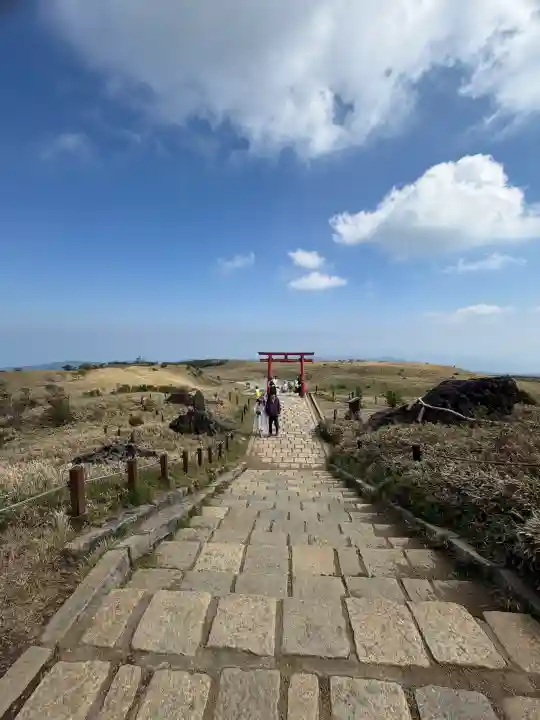 箱根元宮の{uncategorized: "未分類", other: "その他", undefined: "問題あり", building: "その他建物", grave: "お墓", sacred_gate: "鳥居", guardian: "狛犬", statue: "像", buddha: "仏像", history: "歴史", nature: "自然", garden: "庭園", animal: "動物", pagoda: "塔", temizu: "手水舎", mountain_gate: "山門・神門", sanctuary: "本殿・本堂", subordinate: "末社・摂社", art: "芸術", scenery: "景色", jizo: "地蔵", ema: "絵馬", goshuin: "御朱印", omikuji: "おみくじ", items: "授与品その他", amulet: "お守り", goshuincho: "御朱印帳", eats: "食事", festival: "お祭り", votive_dance: "神楽", shichigosan: "七五三参", wedding: "結婚式", experience: "体験その他", initially: "初詣", around: "周辺", anti_infection: "感染症対策"}
