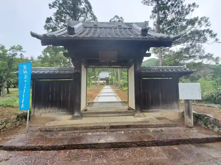 鶏足寺の山門・神門